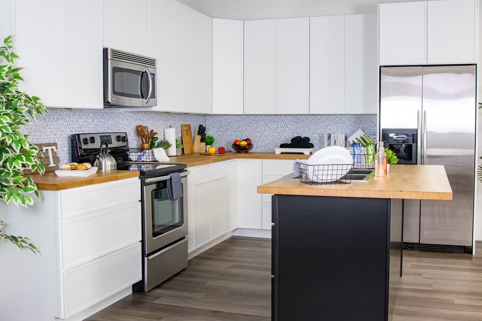 Slim Shaker Alabaster kitchen