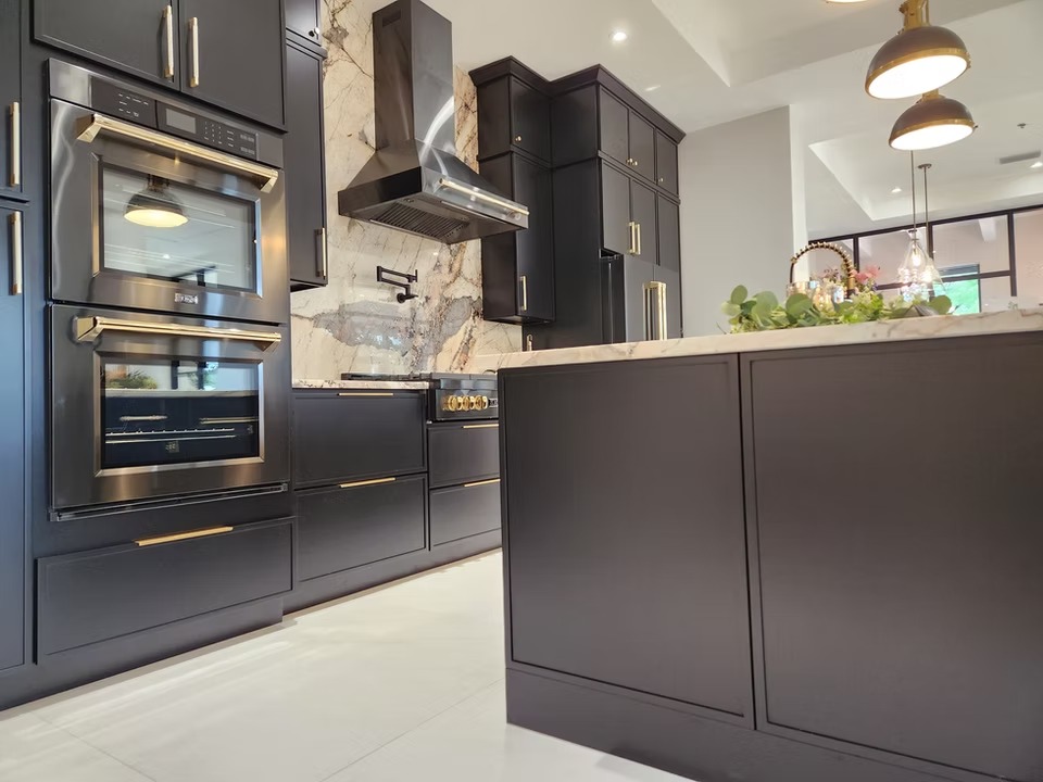 Slim Shaker Ebony kitchen